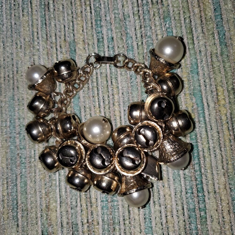 JINGLE BELL BRACELET